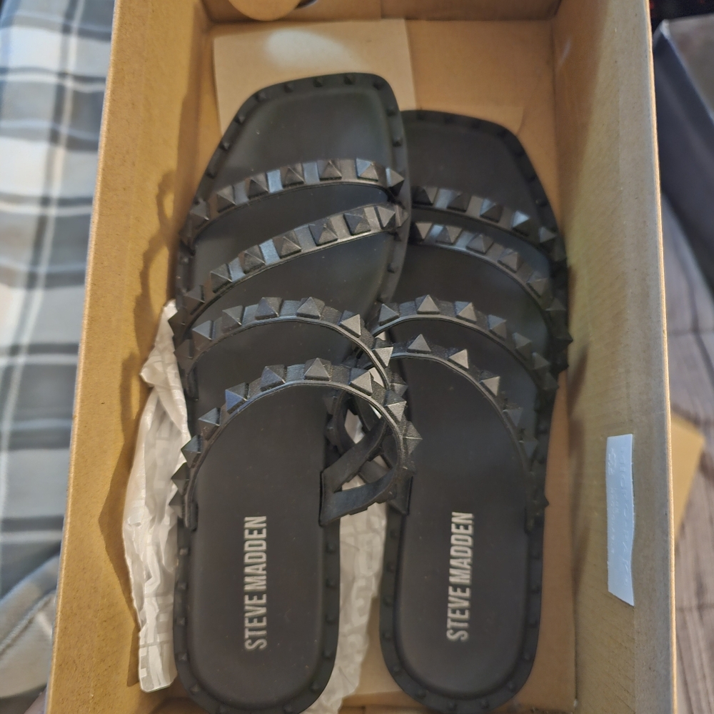 Brand new Steve madden sandles